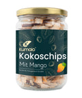 Glas mit Kumaio Bio-Kokoschips mit Mango-Geschmack