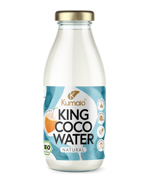 Kumaio® Bio King Kokoswasser Natur in der 350-ml-Glasflasche mit Bio-Siegel, natürlichem Kokoswasser aus King-Kokosnüssen und hellblauem Etikett auf weißem Hintergrund.