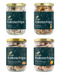 Vier Gläser mit Bio-Kokoschips in den Sorten Natur, Ananas, Passionsfrucht und Mango von Kumaio.